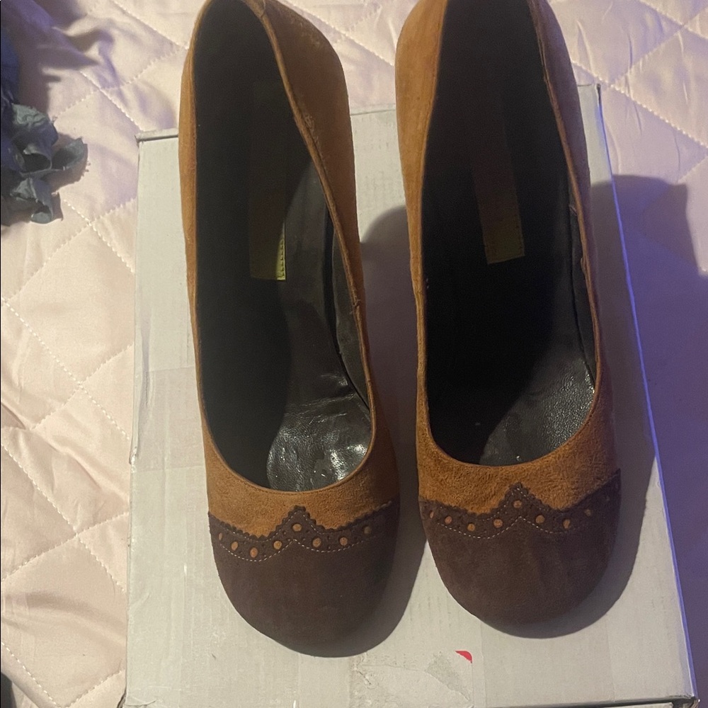 Chic Two-Tone Women's Heels